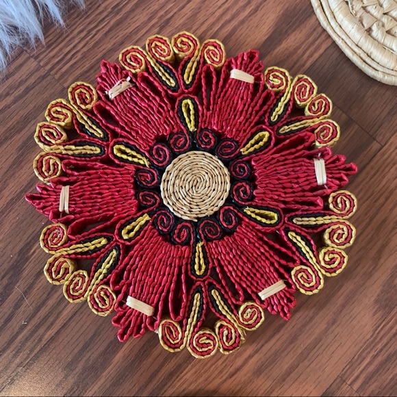 🚨SOLD🚨Vintage BoHo wicker trivet set of 4 - Picture 4 of 9
